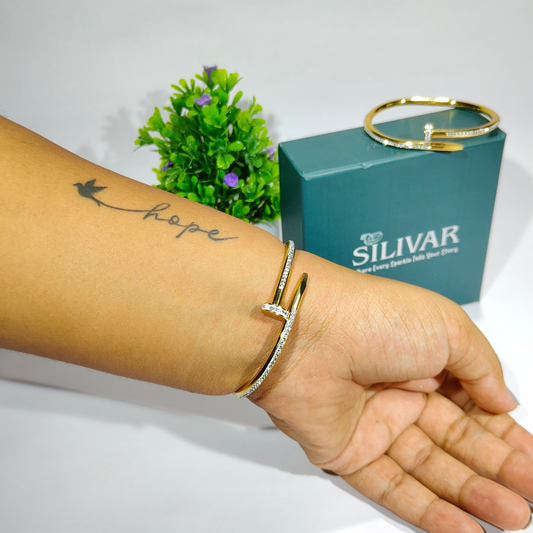 Diamond Nail Glow - Women's Gold Plated Anti-Tarnish Bracelet