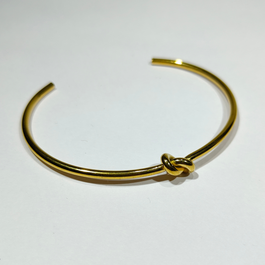 Radiant Gold Knot – Women's Anti-Tarnish Bracelet