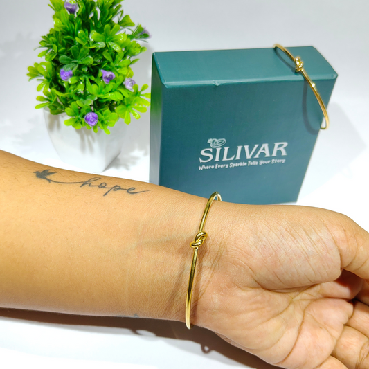 Radiant Gold Knot – Women's Anti-Tarnish Bracelet